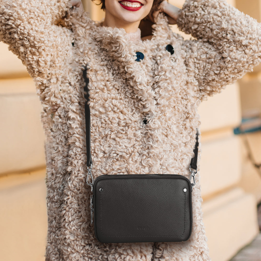 befen Echt Lederen Crossbody Tassen voor Vrouwen met Ingebouwde RFID Portemonnee Medium Womens Zadeltas Cross Body Portemonnee, Taupe, Medium, Crossbody Tas befen Echt Lederen Crossbody Tassen voor Vrouwen met Ingebouwde RFID Portemonnee Medium Womens Zadeltas Cross Body Portemonnee, Taupe, Medium, Crossbody Tas